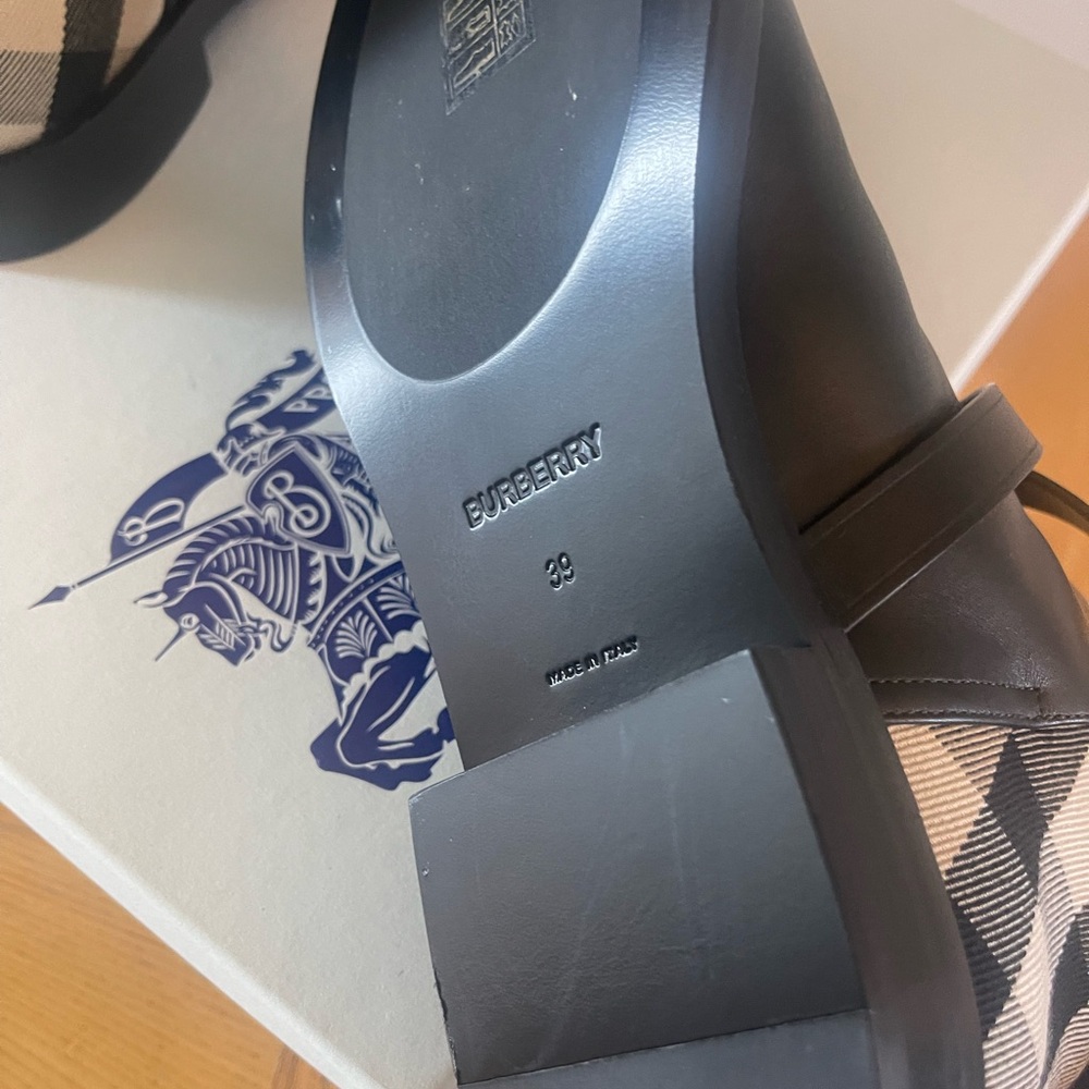 Burberry Boots Size 9 new, never worn - Picture 6 of 10